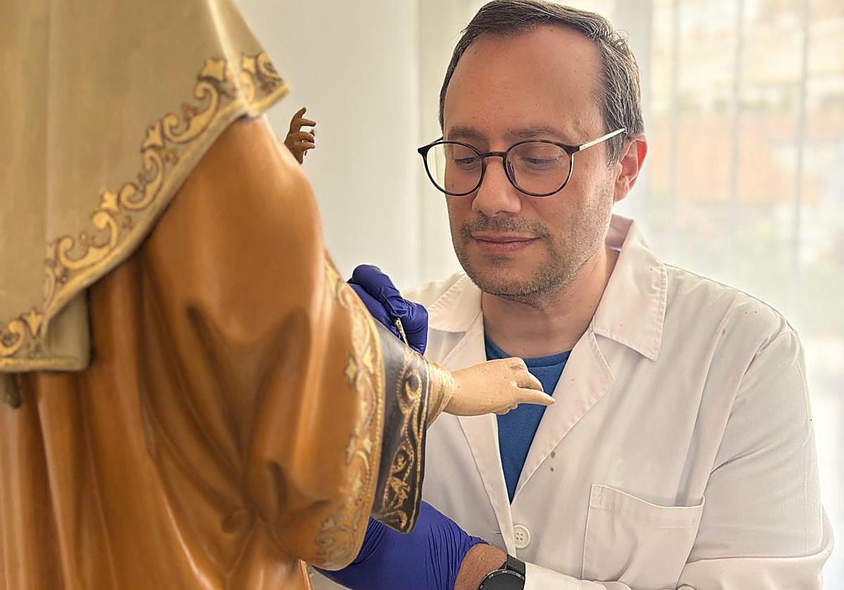 Últimos retoques de los trabajos de restauración de la imagen.