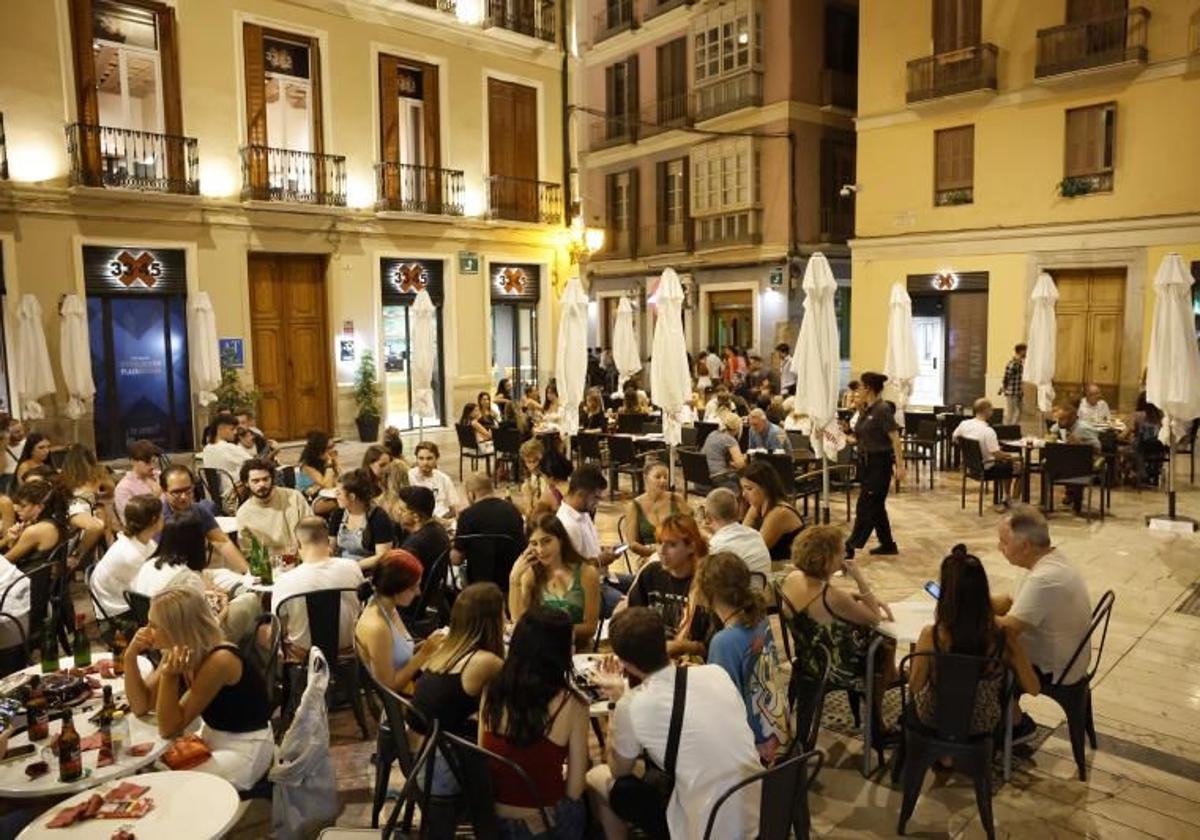 El gasto en restaurantes de los hogares bajó un 6,7% en el año 2024, de acuerdo con los últimos datos del INE.