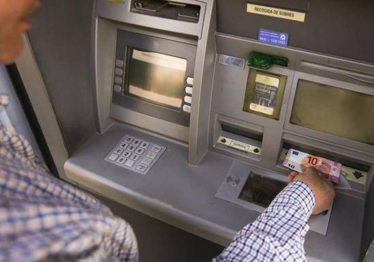 Estos son los cambios que te encontrarás a la hora de sacar dinero en los cajeros desde hoy