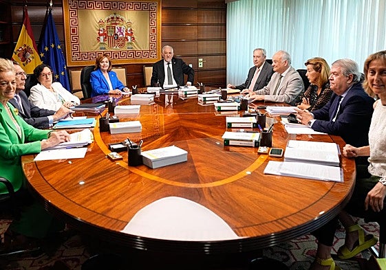 Pleno del Tribunal Constitucional que han aprobado la Ley de Amnistía.