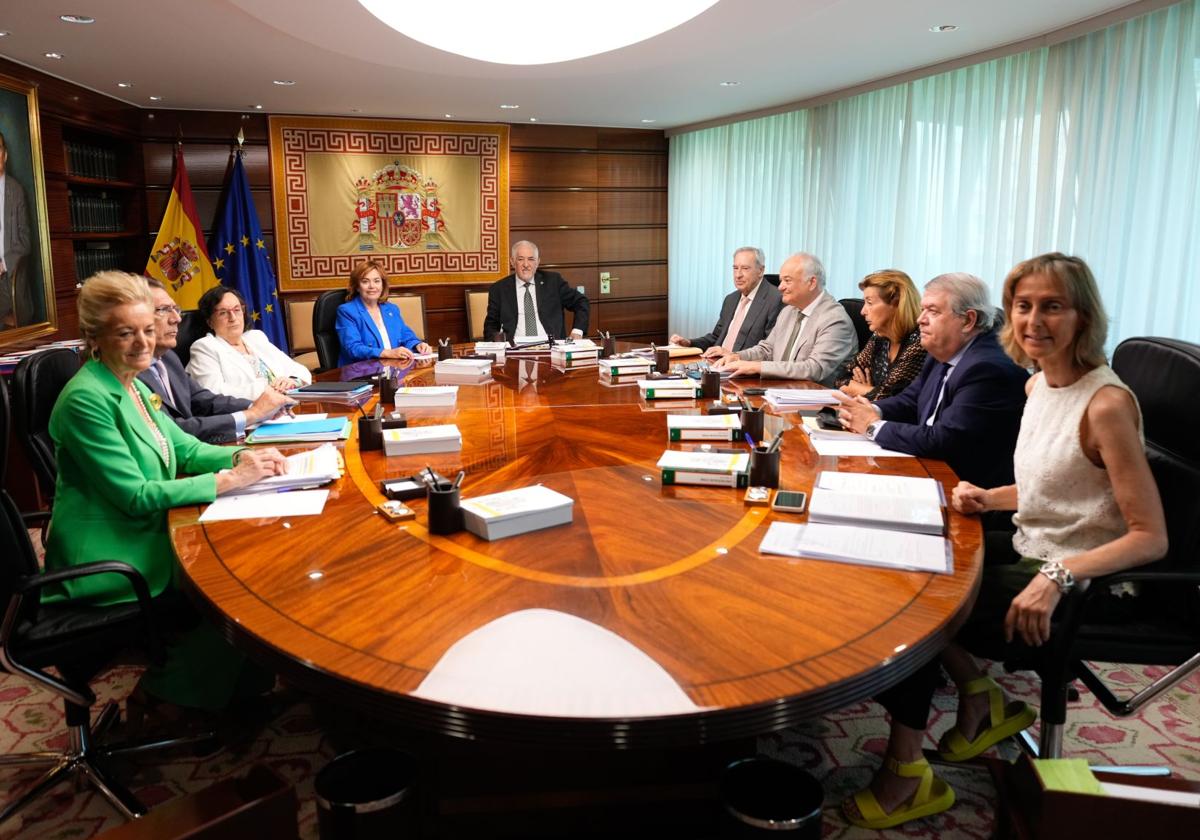 Pleno del Tribunal Constitucional que han aprobado la Ley de Amnistía.