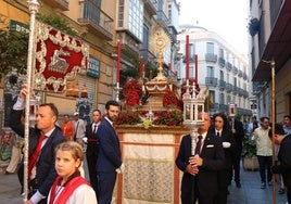 La custodia, camino del convento de las Hermanas de la Cruz.