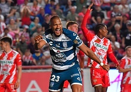 Rondón celebra un gol con el Pachuca.