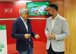 Aguilar y Ruiz Araújo, este lunes, en la sede del PSOE.