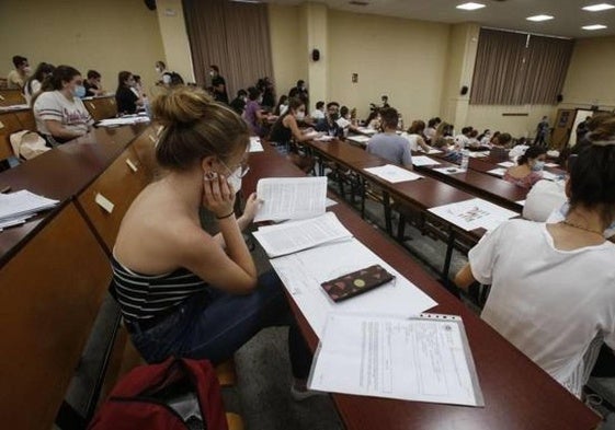 Más de 13.500 estudiantes andaluces se presentan este martes a la prueba extraordinaria de acceso a la universidad