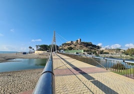 Vista del castillo de Sohail desde el Puente de la Armada.