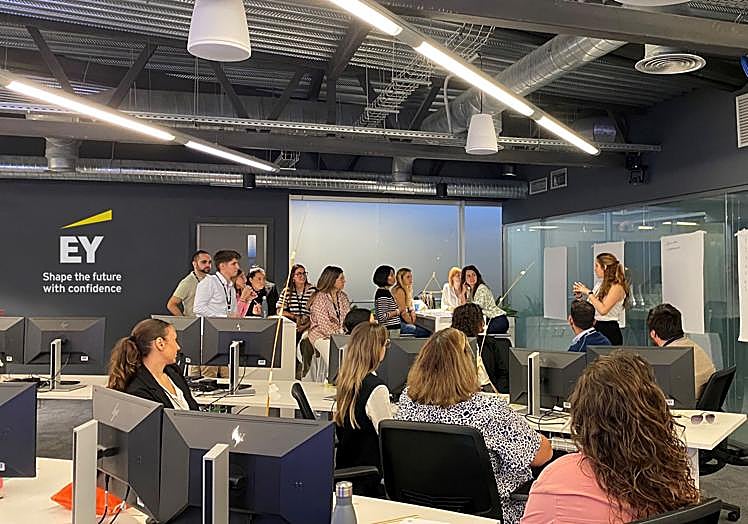 La formación es un pilar importante de las actividades de EY GDS.