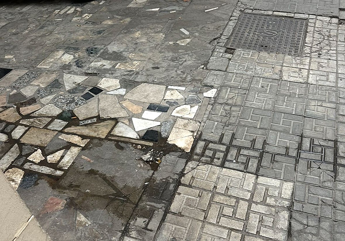 Mal aspecto en las aceras de calles del Soho.