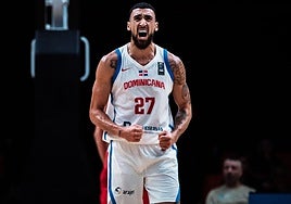 Chris Duarte celebra una canasta con la selección de la República Dominicana.
