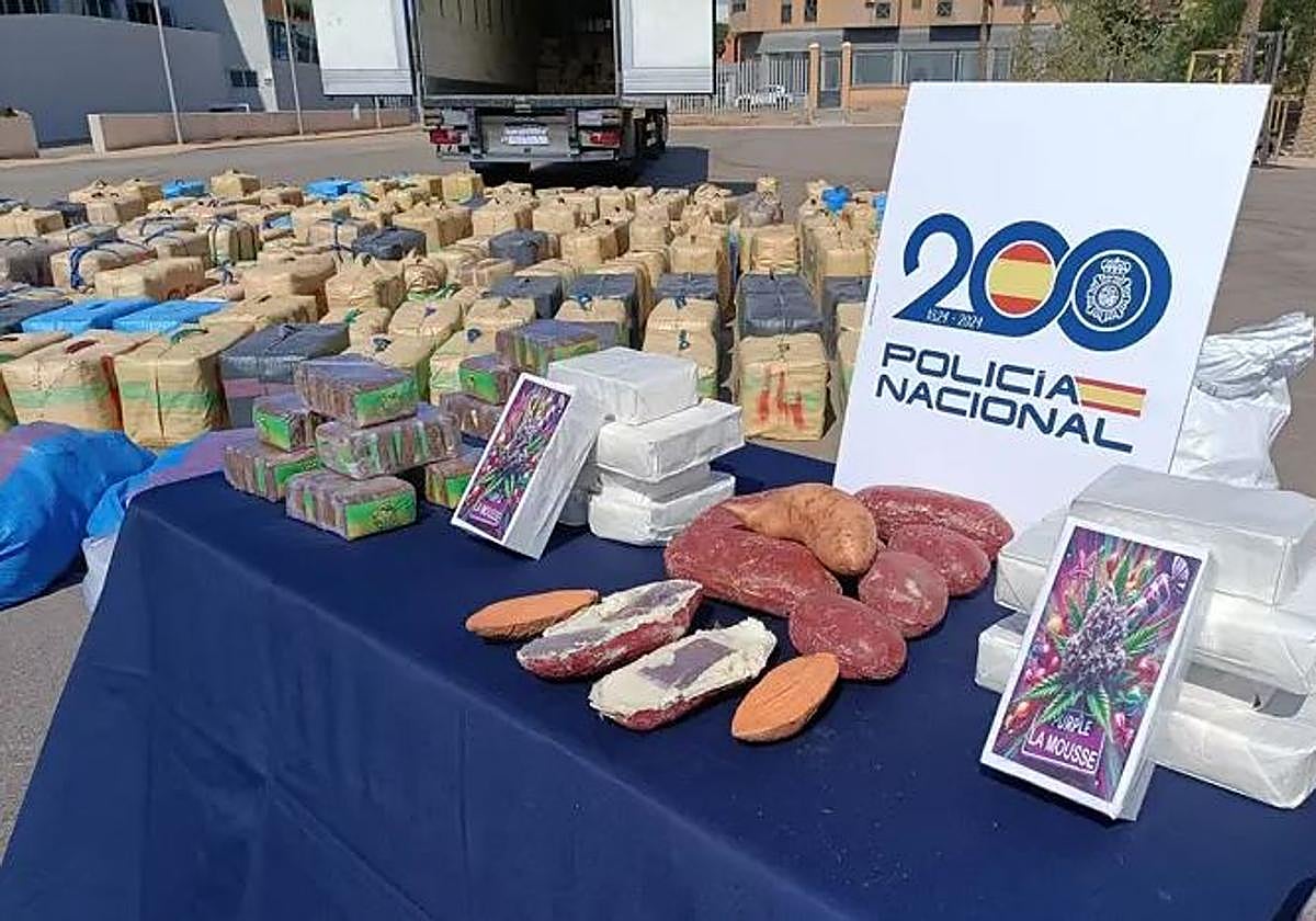Tres detenidos en Torremolinos por introducir hachís desde Marruecos entre sandías y falsas batatas