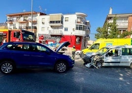 Una colisión frontal entre dos vehículos en la Estación de Cártama deja tres heridos