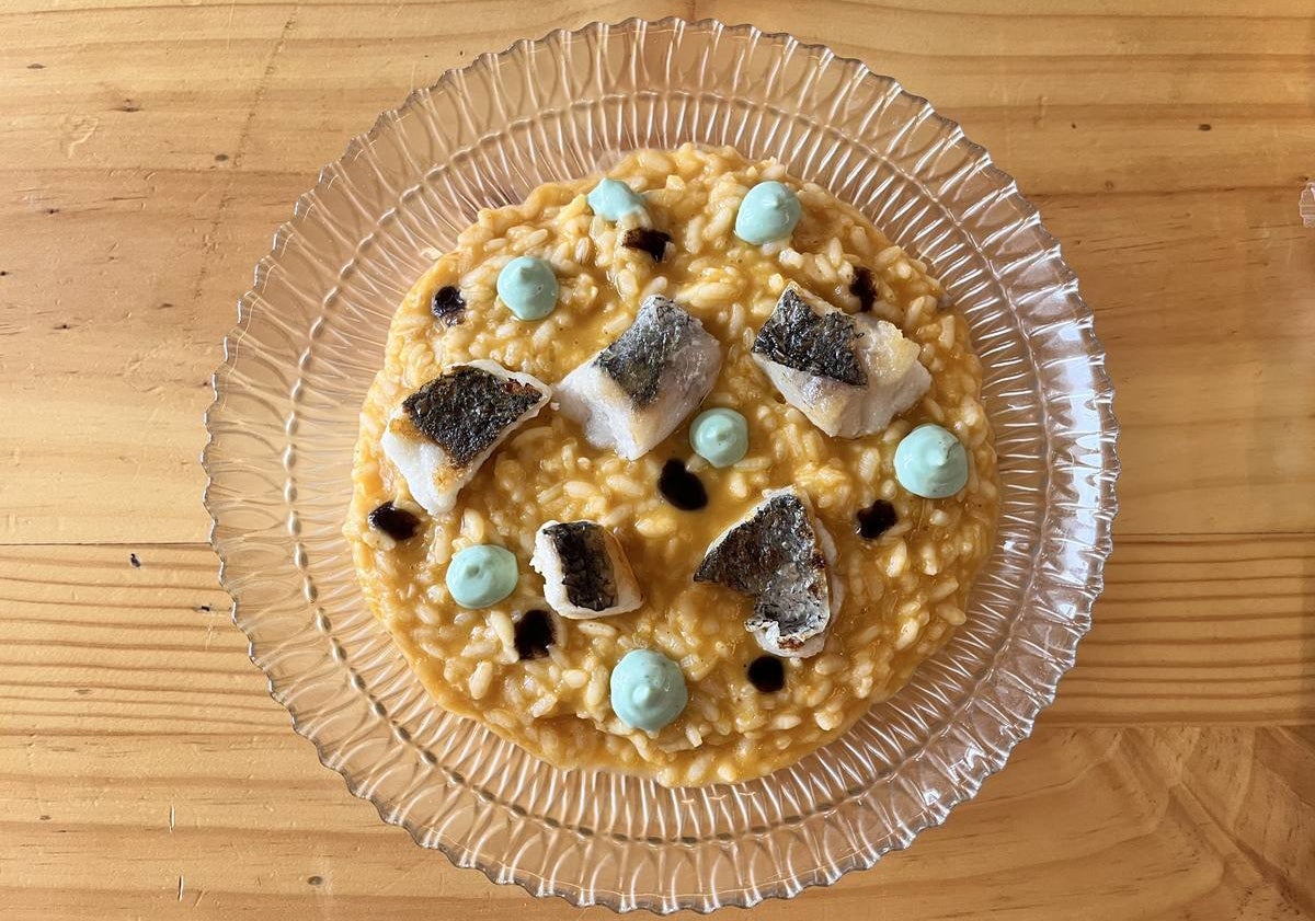 Imagen principal - Risotto de merluza, tarta gin tonic y 'verano sueco'.