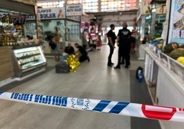 Una imagen tomada en el mercado de Huelin, en el suceso del fallecimiento de un hombre de 70 años.