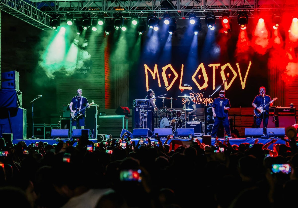 Molotov sobre el escenario de Marenostrum.