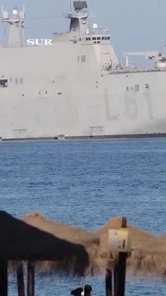 Los buques Juan Carlos I y Galicia, en la bahía de Málaga para el desembarco anfibio