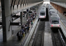 Trenes Avant en la estación de Santa Justa.