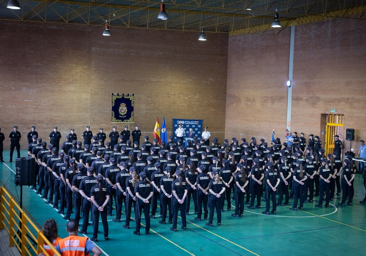 El acto de bienvenida a los nuevos agentes que se suman a la plantilla de Málaga durante la Operación Verano.