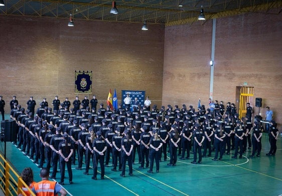 El acto de bienvenida a los nuevos agentes que se suman a la plantilla de Málaga durante la Operación Verano.