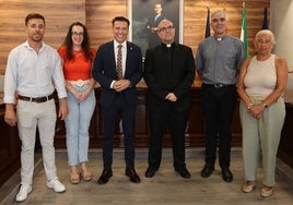 Autoridades locales y del Obispado, en la firma del acuerdo, este miércoles.
