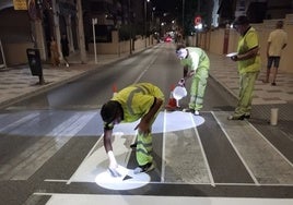 Trabajos de repintado de la señalización vial.