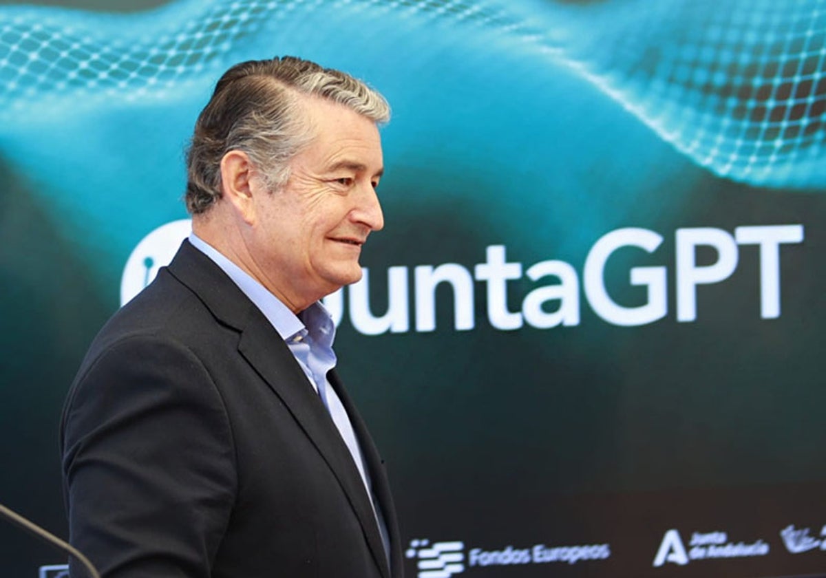 El consejero de la Presidencia, Antonio Sanz, en la presentación de 'JuntaGPT'.