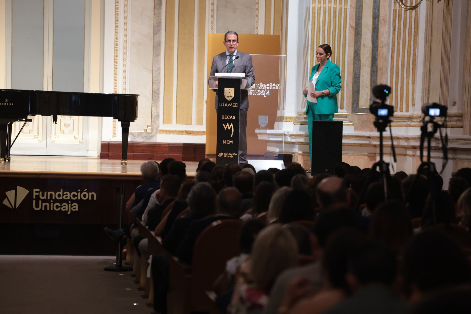 La Utamed entrega sus becas para el próximo curso