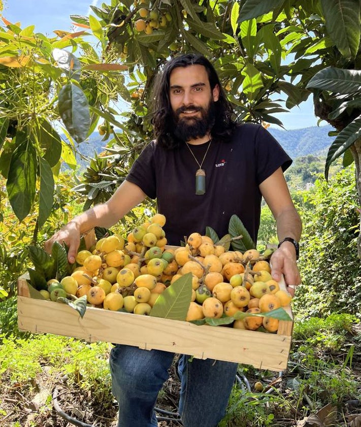 Imagen secundaria 2 - En su propia finca cuentan con varios cultivos, entre ellos, de hierbas aromáticas.