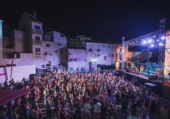 Planes para un finde festivalero en Málaga: del Ojeando al Weekend Beach (y llega Jennifer López)