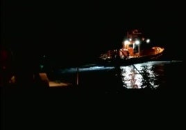 Rescate angustioso mar adentro de una mujer de 68 años que practicaba pádel surf en Manilva