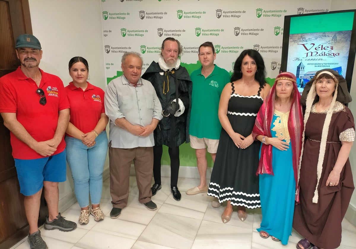 Acto de presentación de la iniciativa en el Ayuntamiento veleño.