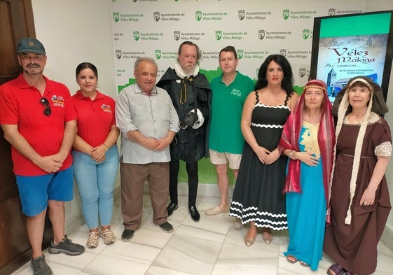 Acto de presentación de la iniciativa en el Ayuntamiento veleño.