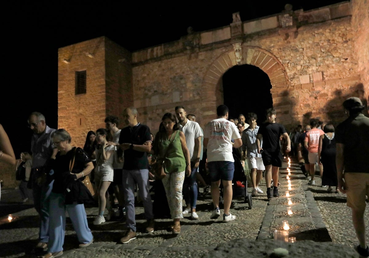 Ríos de gente recorren las calles de la ciudad durante este fin de semana para admirar todos los espectáculos