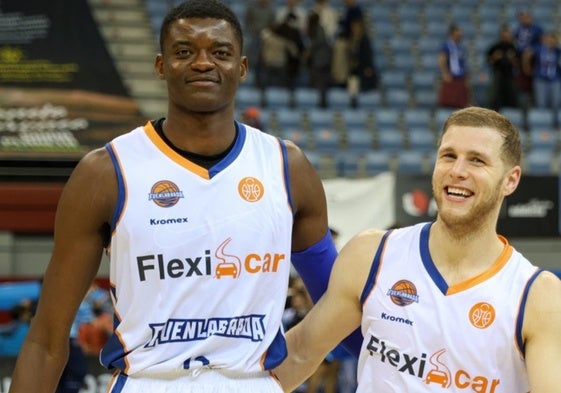 Yannick Nzosa, junto a su compañero McGrew en el Flexicar Fuenlabrada.