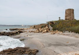 Playa y torre de Punta Chullera.