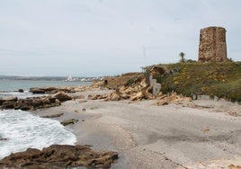 Playa y torre de Punta Chullera.