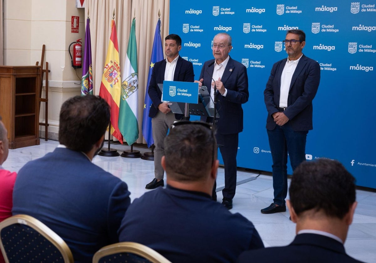 Histórica imagen en la que De la Torre anuncia la renuncia al Mundial 2030.