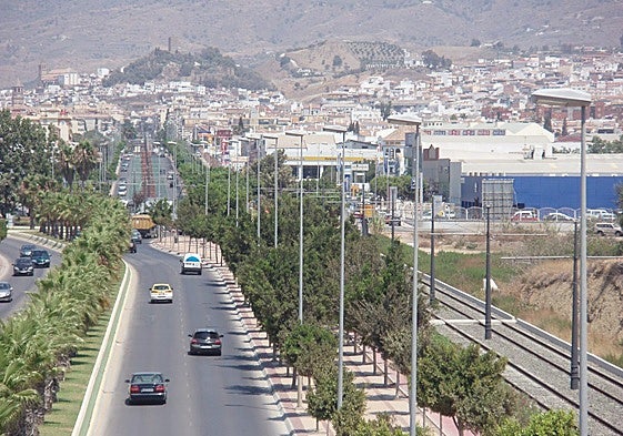 Vista panorámica del casco urbano veleño con la avenida Rey Juan Carlos I en primer término.