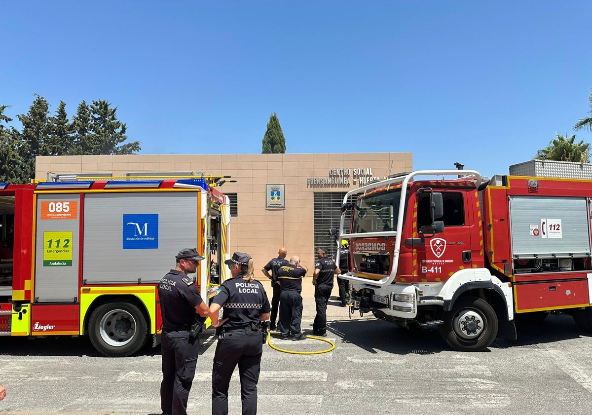 Imagen principal - Susto por un incendio en el centro social de Fuensanguínea-Huerta Alta de Alhaurín de la Torre