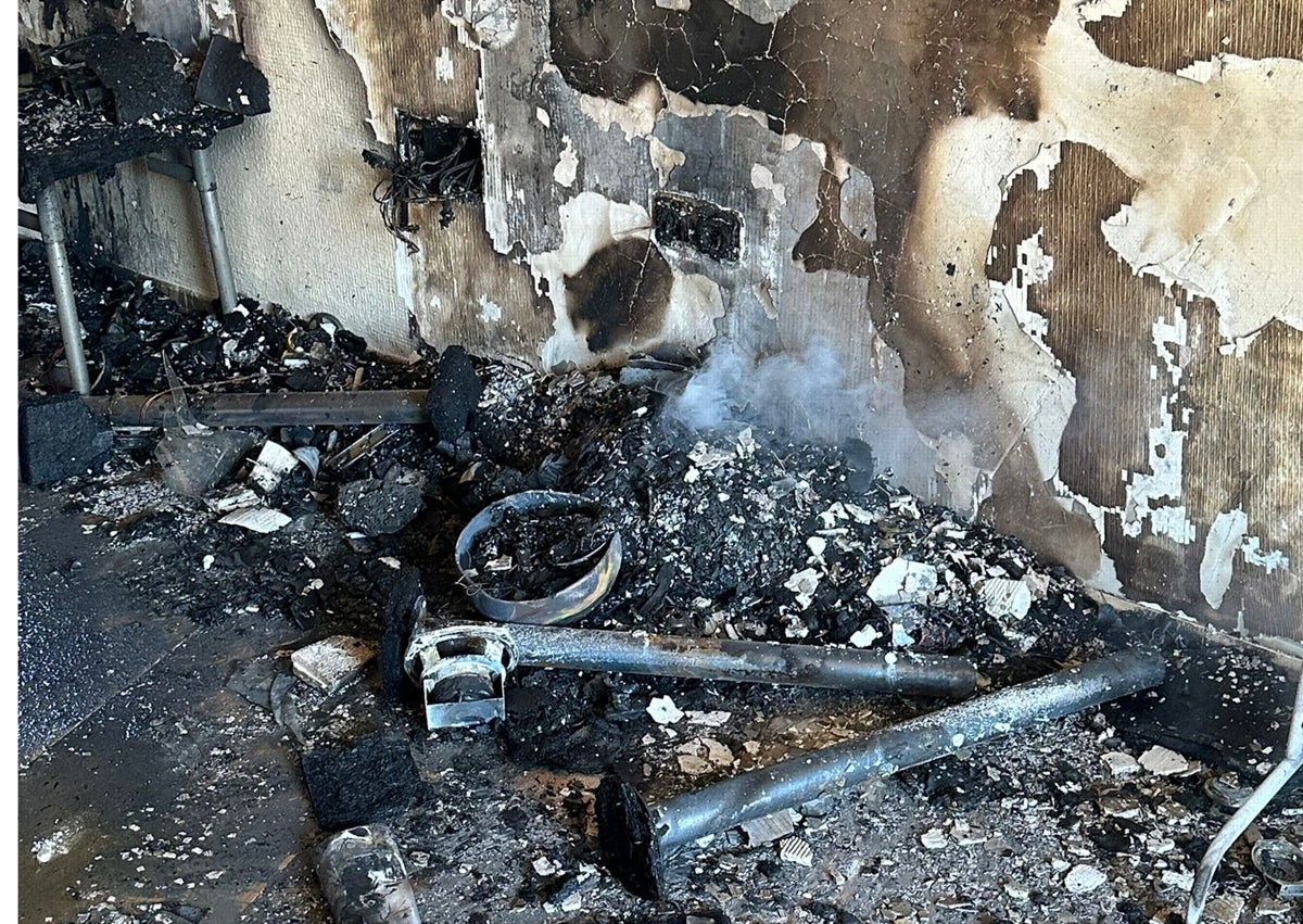 Imagen secundaria 1 - Susto por un incendio en el centro social de Fuensanguínea-Huerta Alta de Alhaurín de la Torre