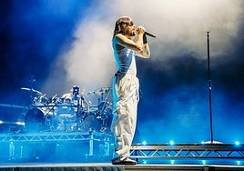 Jared Leto en el escenario de Marenostrum, en el concierto de Thirty Seconds to Mars.