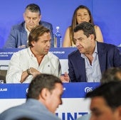 Elías Bendodo, Antonio Repullo y Juanma Moreno, en un momento de la reunión.