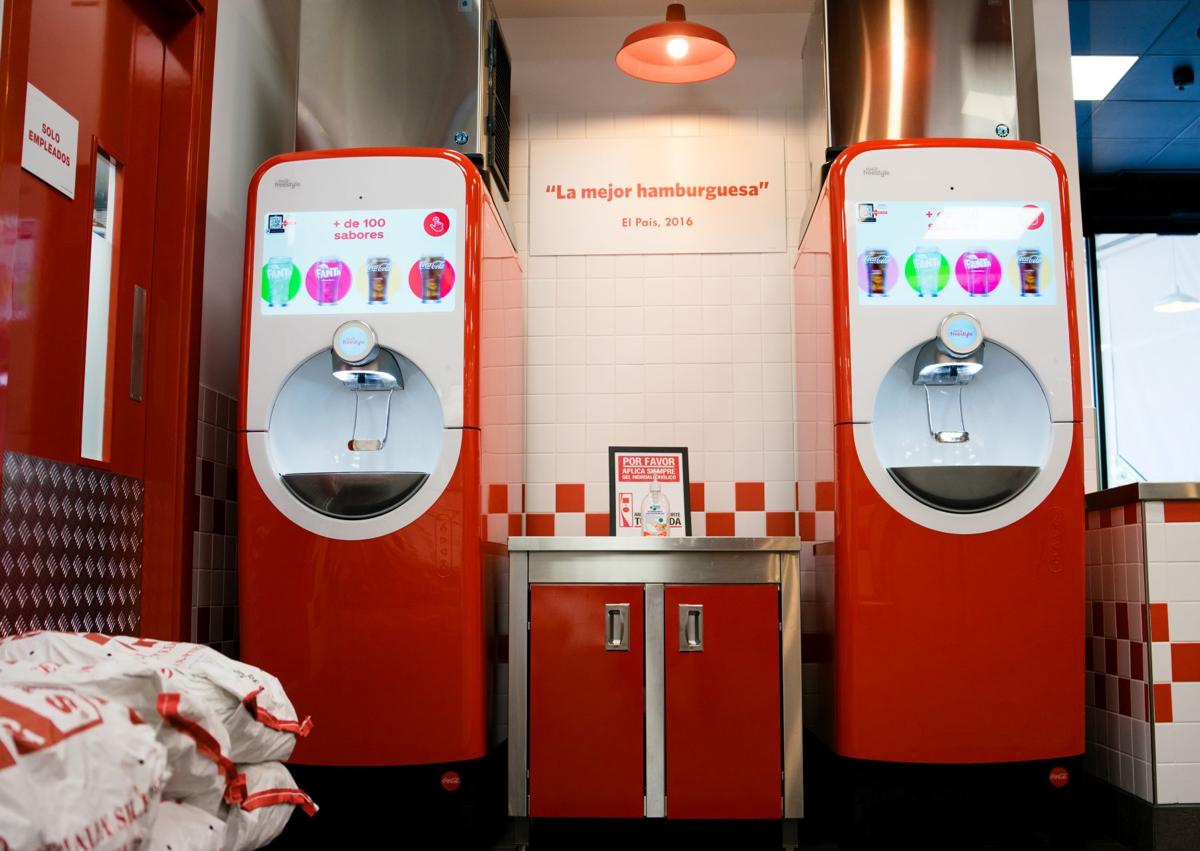 Imagen secundaria 1 - Five Guys inaugura su resturante en el Centro de Marbella