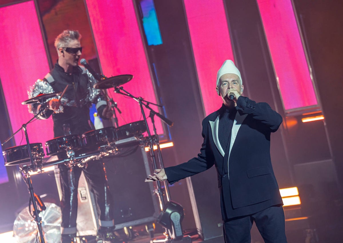 Imagen secundaria 1 - Más imágenes del concierto de Pet Shop Boys en Starlite. 