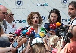 Montero, atendiendo este lunes a la prensa en el Rectorado de Málaga.