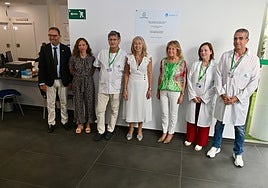 La Consejera de Salud de la Junta de Andalucía, Rocío Hernández, y la alcaldesa de Marbella, Ángeles Muñoz, han inaugurado el consultorio junto a otros cargos institucionales.