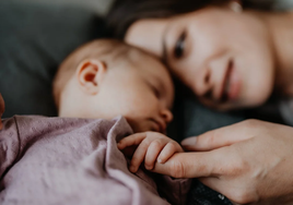 Una madre denuncia ante Derechos Humanos que no se le reconozca el mismo permiso que a familias con dos progenitores