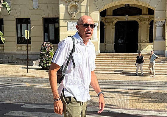 Eduardo Zorrilla, en el paseo del Parque.