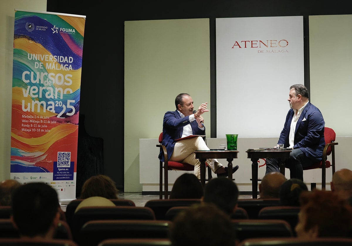 Manolo Castillo y Carlos Álvarez, en el Curso de Verano celebrado en el Ateno.