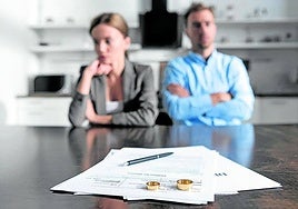 El mayor riesgo de divorcio se produce a partir de los diez años de casados y tras el verano
