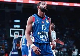 Darius Thompson, como jugador del Efes.